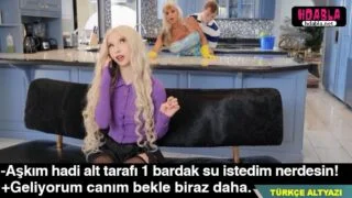 Manitam telefonla konuşurken yaşlı annesiyle kaçamak yaptık