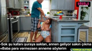 Fazla Harçlık İçin Üvey Babamı Baştan Çıkarıp Muamele Çekiyorum