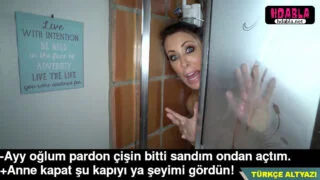 Evde tek tuvalet var Annem duştayken çok sıkışınca girdim