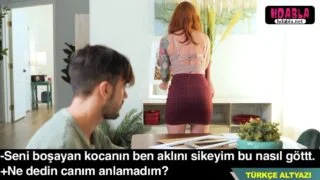 Arkadaşımın dul annesi mini etekle evde geziyor Götüne baktım