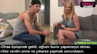 Annemi kandırdım seks zarı attırdım Öpüşme çıktı